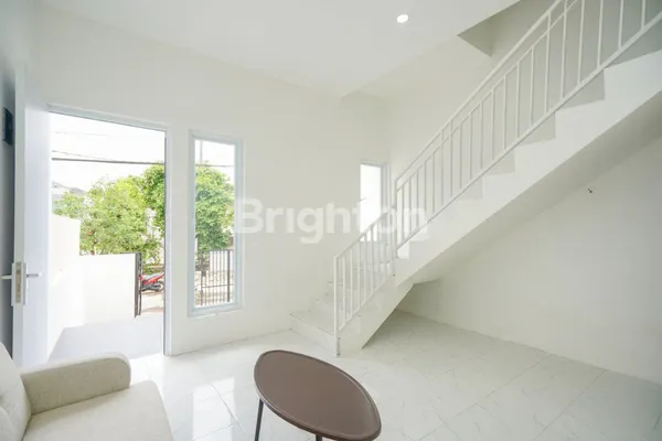 image RUMAH MODERN 2 LANTAI BEBAS BANJIR KOTA BEKASI (3)