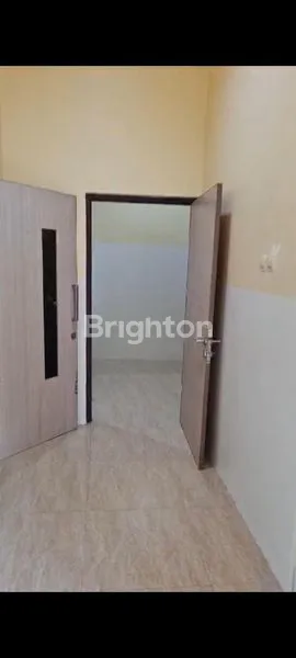 image RUMAH 2 LANTAI/SEMI FURNISHED, SIAP HUNI SOLO BARU / CLUSTER ONE GATE SYSTEM SATPAM 24 JAM (2)