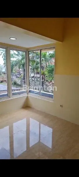 image RUMAH 2 LANTAI/SEMI FURNISHED, SIAP HUNI SOLO BARU / CLUSTER ONE GATE SYSTEM SATPAM 24 JAM (3)