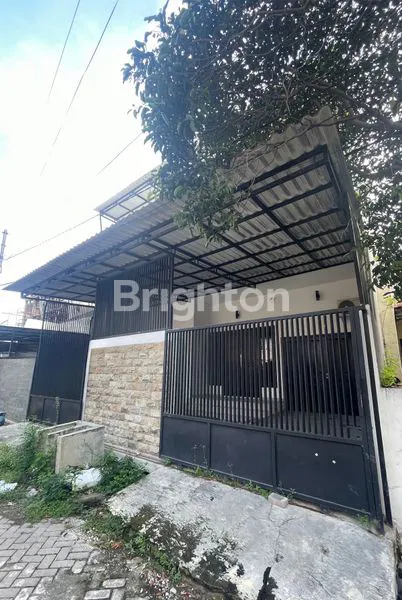 image VENDOR BU RUMAH 2LANTAI SIAP HUNI KLAMPIS SEMOLO (1)