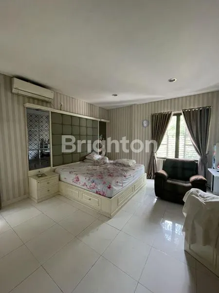 image RUMAH 3 LANTAI WHELFORD GREENWICH PARK BSD LOKASI STRATEGIS (7)