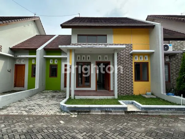 image RUMAH CLUSTER SIAP HUNI STRATEGIS SOLO BARU (1)