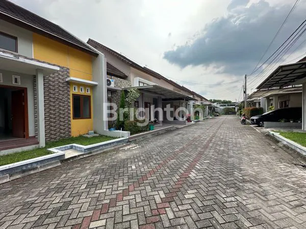 image RUMAH CLUSTER SIAP HUNI STRATEGIS SOLO BARU (2)