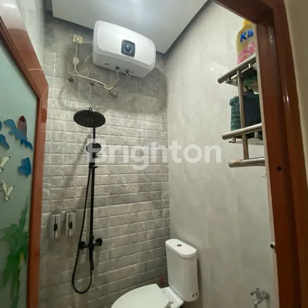 image RUMAH 3 LANTAI DI  DINOYO (7)