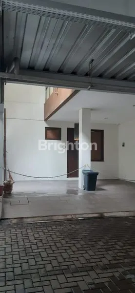 image RUMAH SIAP HUNI 3 LANTAI CLUSTER WHELFORD (3)