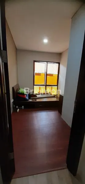 image RUMAH SIAP HUNI 3 LANTAI CLUSTER WHELFORD (6)