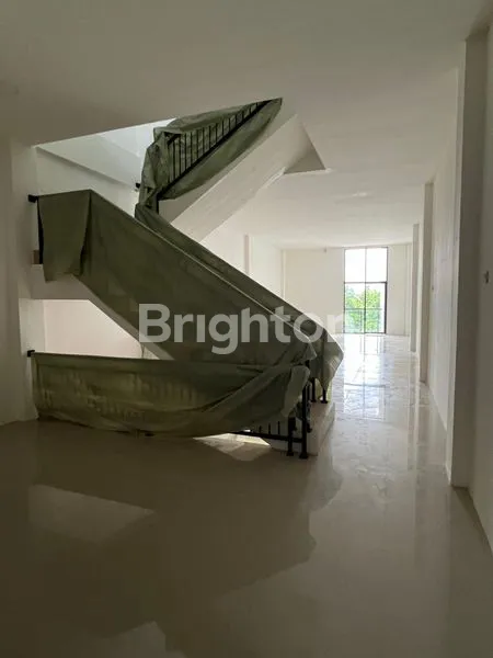image RUKO BARU 3 LANTAI SIAP PAKAI COCOK UNTUK SEGALA USAHA MENGHADAP JALAN RAYA DESA KAPUR (3)