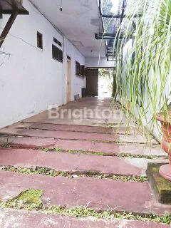 image RUMAH BESAR TANAH LUAS DI POROS JALAN AREA SENGKALING KOTA MALANG COCOK UTK USAHA (6)