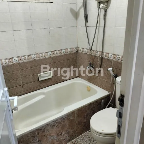 image RUMAH HOOK  2 LANTAI DI KOTA WISATA CIBUBUR BEKASI (4)