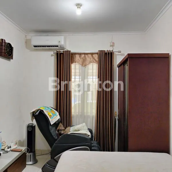 image RUMAH HOOK  2 LANTAI DI KOTA WISATA CIBUBUR BEKASI (3)