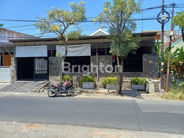 image RUMAH TERAWAT SIAP HUNI NGAGEL JAYA DEKAT PUSAT KOTA ROW JALAN KEMBAR (1)