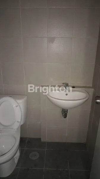 image SEWA RUKO VITTORIO, 217M², 3 LANTAI, LOKASI PREMIUM DI WIYUNG, SURABAYA BARAT (4)