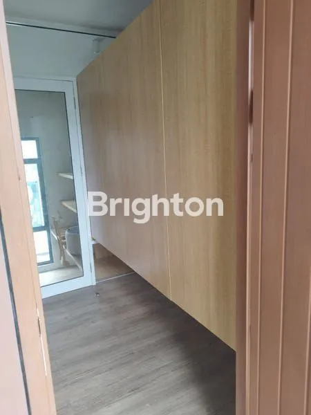 image DIJUAL RUMAH CANTIK FULL FURNISHED FLEEKHAUZ BSD TANGERANG. (2)