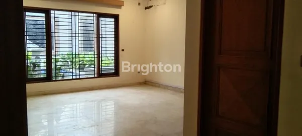 image RUMAH MEWAH SEMI FURNISHED DAVINCI KAWASAN ELITE KEMANG JAKARTA SELATAN (6)
