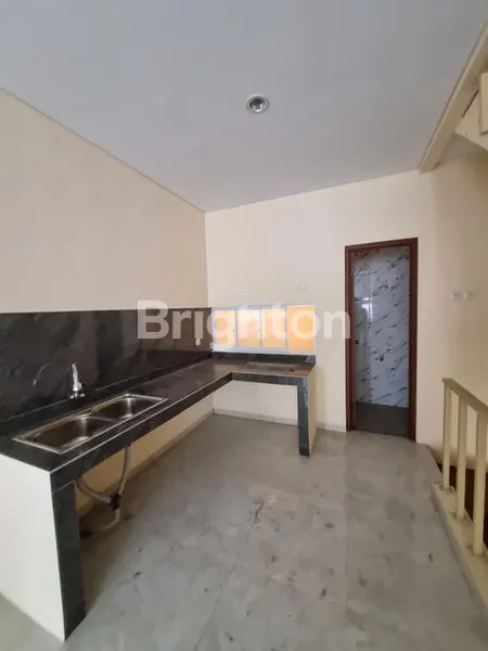 image RUMAH 3 LANTAI HARGA 1M AN COCOK UNTUK PASANGAN MUDA (4)