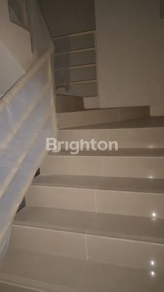 image SEWA RUKO VITTORIO, 217M², 3 LANTAI, LOKASI PREMIUM DI WIYUNG, SURABAYA BARAT (5)