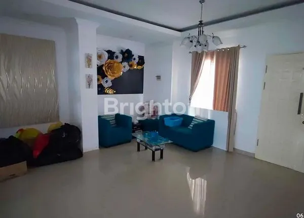 image DIJUAL CEPAT RUMAH MEWAH 3 LANTAI DI REGENCY (3)