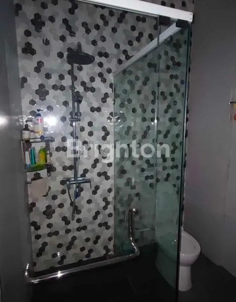 image DIJUAL CEPAT RUMAH MEWAH 3 LANTAI DI REGENCY (8)