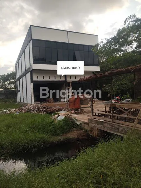 image RUKO LUAS 2 PINTU LOKASI PINGGIRAN JALAN RAYA PEMDA PONTIANAK TIMUR  (1)