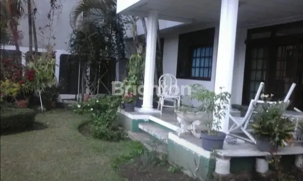 image RUMAH DENGAN PEMANDANGAN BACKYARD YANG INDAH DI CIPAKU BANDUNG (4)