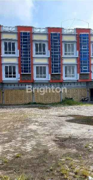 image RUKO 3 LANTAI STRATEGIS DI GARUDA SAKTI, DEKAT RS MADANI PEKANBARU (1)