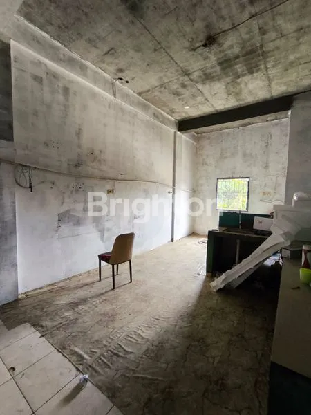 image RUKO 3 LANTAI STRATEGIS DI GARUDA SAKTI, DEKAT RS MADANI PEKANBARU (7)