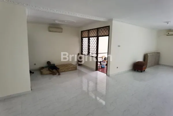 image RUMAH SIAP HUNI ASRI NYAMAN 2 LANTAI TAMAN ARIES JAKARTA BARAT (2)