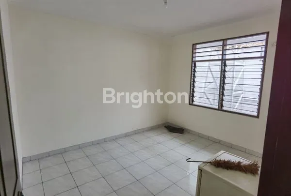 image RUMAH SIAP HUNI ASRI NYAMAN 2 LANTAI TAMAN ARIES JAKARTA BARAT (4)