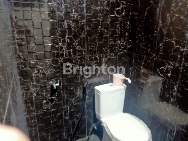 image RAYA KENJERAN 3 LANTAI SIAP PAKAI STRATEGIS DEKAT AREA KOMERSIAL DEPAN JALAN RAYA (7)