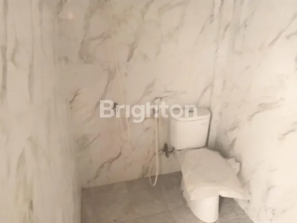 image RAYA KENJERAN 3 LANTAI SIAP PAKAI STRATEGIS DEKAT AREA KOMERSIAL DEPAN JALAN RAYA (8)