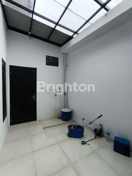 image RUMAH MEWAH SEMI-FURNISHED 4KT DI ASTANA TOWNHOUSE HARAPAN RAYA (7)