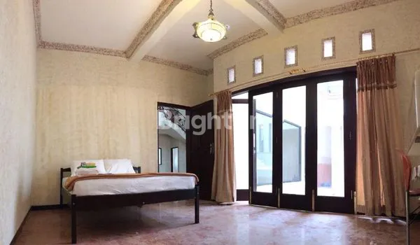 image RUMAH 2 LANTAI DENGAN DESIGN MENARIK FULLFURNISH DI PERUM ISTANA DIENG MALANG (7)