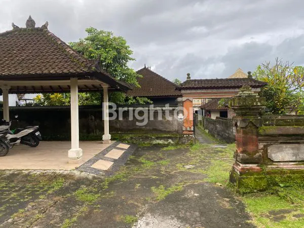image TANAH LUAS + RUMAH SIAP HUNI, LOKASI STRATEGIS & INVESTASI MENJANJIKAN! (2)