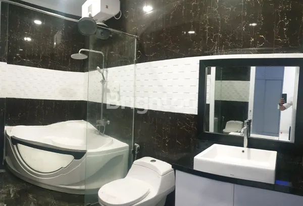 image RUMAH 3 LANTAI FULL FURNISHED DI KEMANGGISAN (4)