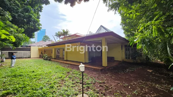 RUMAH TUA TERAWAT DI KUNINGAN DEKAT KEDUTAAN AUSTRALIA