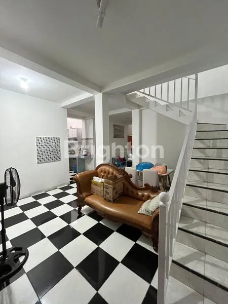 image RUMAH DEKAT RS KRMT WONGSONEGORO KETILENG (3)