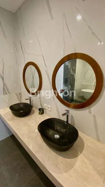 image VILLA BARU LUAS DEKAT PANTAI DI SANUR, 2 LANTAI 3 KAMAR TIDUR FULLY FURNISH DENGAN SWIMMING POOL CANTIK DI PANTAI SANUR KESIMAN (2)