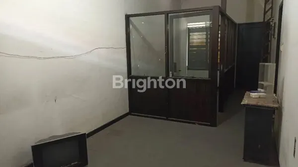 image RUMAH MANYAR SIAP HUNI STRATEGIS DEKAT PUSAT KOTA (8)