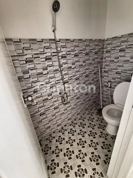 image RUMAH MEPET GRAHA RAYA 950 JUTA (5)