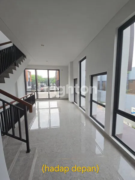 image RUKO BARU HOEK POSISI KELIHATAN DARI JALAN DI CAMPTON BSD (5)