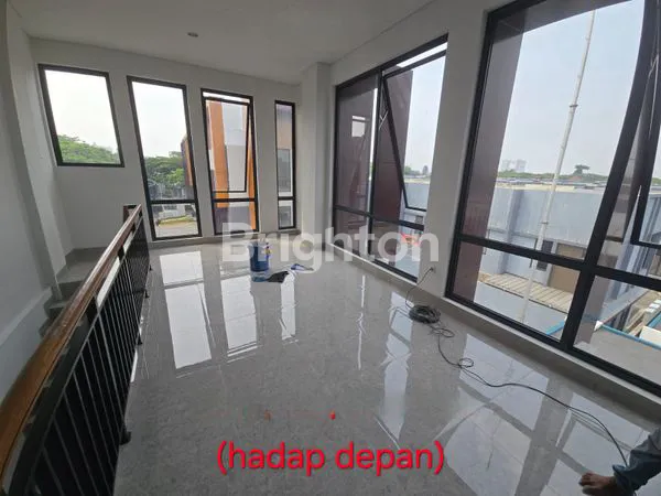 image RUKO BARU HOEK POSISI KELIHATAN DARI JALAN DI CAMPTON BSD (4)