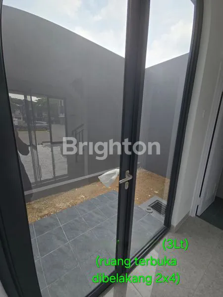 image RUKO BARU HOEK POSISI KELIHATAN DARI JALAN DI CAMPTON BSD (3)