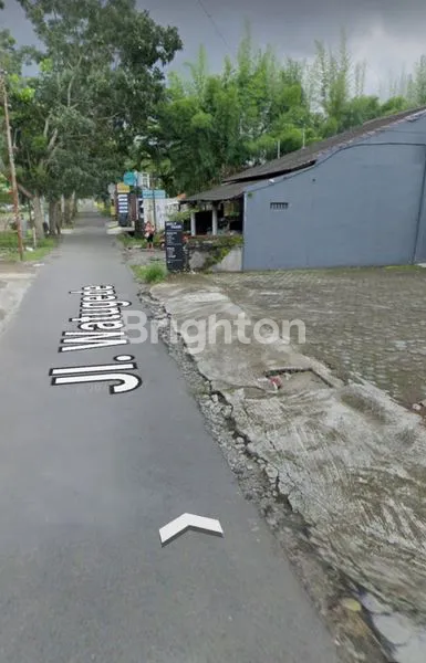 image RUMAH DIJUAL  DENGAN 8 KAMAR TIDUR DI LOKASI STRATEGIS NGAGLIK, SLEMAN (8)