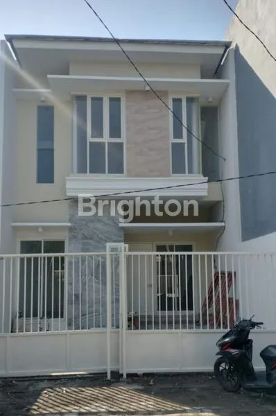 image RUMAH SIAP HUNI KUWUKAN REGENCY LONTAR SAMBIKEREP CITRALAND MENGANTI BABATAN DARMO PAKUWON MALL LENMARC (1)