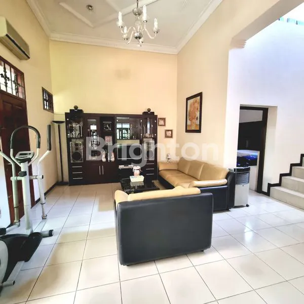 image RUMAH KOMERSIAL AREA SURABAYA PUSAT (NOL JALAN RAYA) COCOK DIGUNAKAN UNTUK SEGALA USAHA DEKAT DENGAN GENTENG KALI, YOS SUDARSO, UNDAAN KULON, KANTOR POLISI (2)