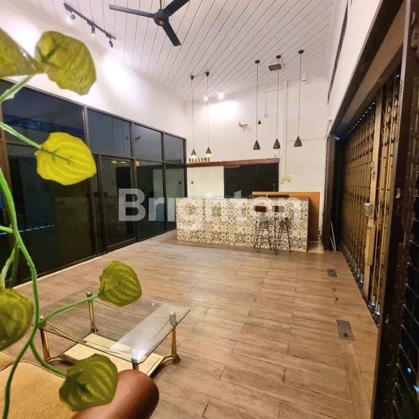 image RUMAH KOMERSIAL AREA SURABAYA PUSAT (NOL JALAN RAYA) COCOK DIGUNAKAN UNTUK SEGALA USAHA DEKAT DENGAN GENTENG KALI, YOS SUDARSO, UNDAAN KULON, KANTOR POLISI (4)