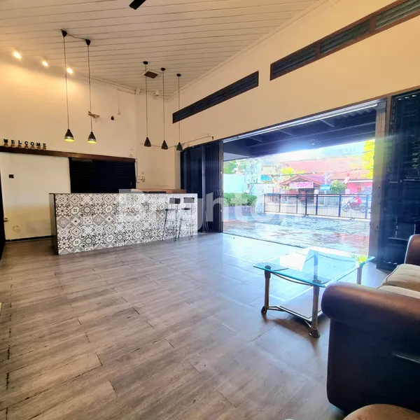 image RUMAH KOMERSIAL AREA SURABAYA PUSAT (NOL JALAN RAYA) COCOK DIGUNAKAN UNTUK SEGALA USAHA DEKAT DENGAN GENTENG KALI, YOS SUDARSO, UNDAAN KULON, KANTOR POLISI (3)