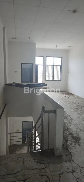 image RUKO 3 LANTAI TEMPAT STRATEGIS DISEWAKAN (2)