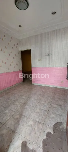 image RUMAH 2 1/2 LANTAI DI TAMAN RATU INDAH (2)