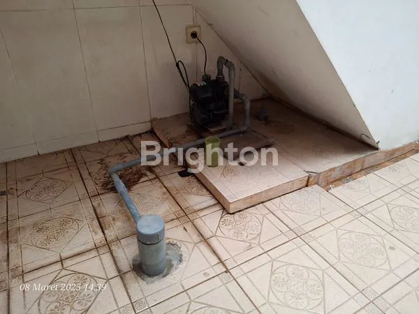 image RUMAH HOOK SIAP HUNI. BANGUNAN KOKOH TERAWAT. ROW JALAN 2 MOBIL (8)